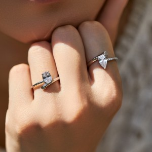 925 Sterling Silver Irregular Oval Zircon Ring 70100466