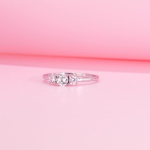 925 Sterling Silver Triple Round Cut Three-Stone CZ Ring 70100531 925 Sterling Silver Triple Round Cut Three-Stone CZ Ring 70100531