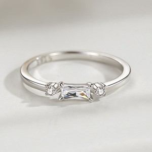 925 Sterling Silver Baguette-Cut CZ Ring 70100554 925 Sterling Silver Baguette-Cut CZ Ring 70100554