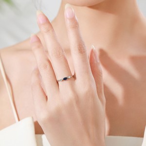 925 Sterling Silver Vintage Three-Stone CZ Stackable Ring 70100560 925 Sterling Silver Vintage Three-Stone CZ Stackable Ring 70100560