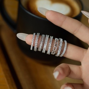 925 Sterling Silver Scalloped Ziirconia Eternity Band Ring 70100589