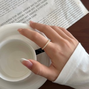 925 Sterling Silver Scalloped Ziirconia Eternity Band Ring 70100589