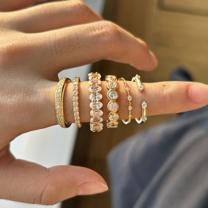 925 Sterling Silver Scalloped Ziirconia Eternity Band Ring 70100589