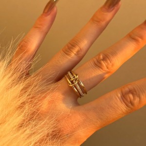 925 Sterling Silver Interlocking Triple-Band Pave Zirconia Ring 70100599 925 Sterling Silver Interlocking Triple-Band Pave Zirconia Ring 70100599