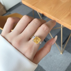 8A Ice Flower Cut Square Zirconia Ring 70200075