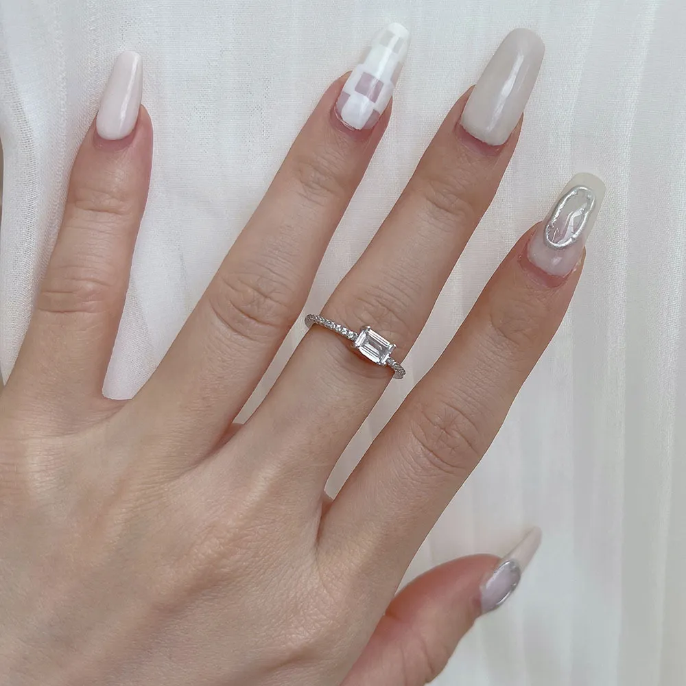 Unique Emerald Zirconia Solitaire Ring 70200085 - image2