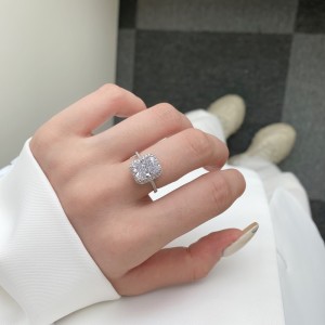 Crushed Ice Lab Cocktail Zirconia Solitaire Ring 70200095