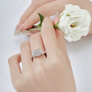 8A Curshed Ice Cut Zirconia Solitaire Ring 70200101