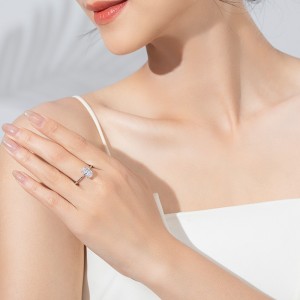 925 Sterling Silver Oval-Cut CZ Solitaire Ring 70200321