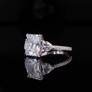 925 Sterling Silver Emerald-Cut 3 CT CZ Ring 70200339 925 Sterling Silver Emerald-Cut 3 CT CZ Ring 70200339