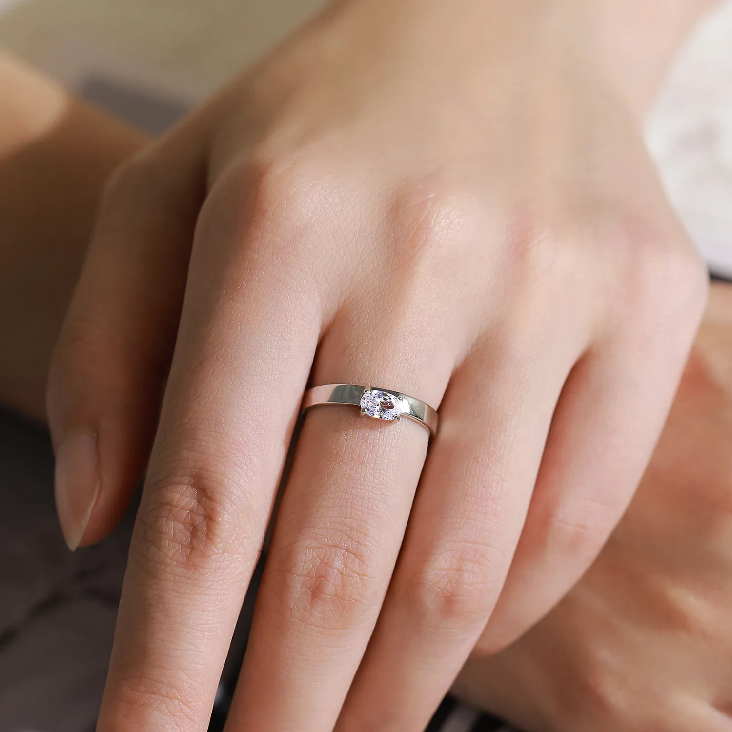 925 Sterling Silver Classic Minimalist Oval Zircon Solitaire Ring 70200366 - image1