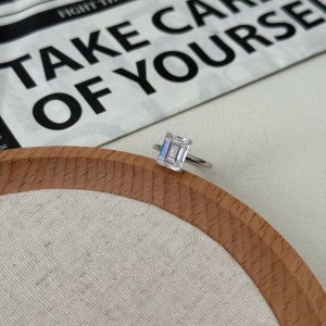 925 Sterling Silver Emerald-Cut Solitaire Ring 70200389