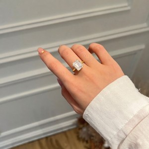 925 Sterling Silver Emerald-Cut Solitaire Ring 70200398