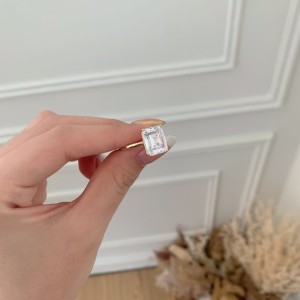 925 Sterling Silver Emerald-Cut Solitaire Ring 70200398