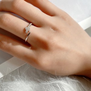 Silver Cubic Zirconia Cross Toe Ring 70400007