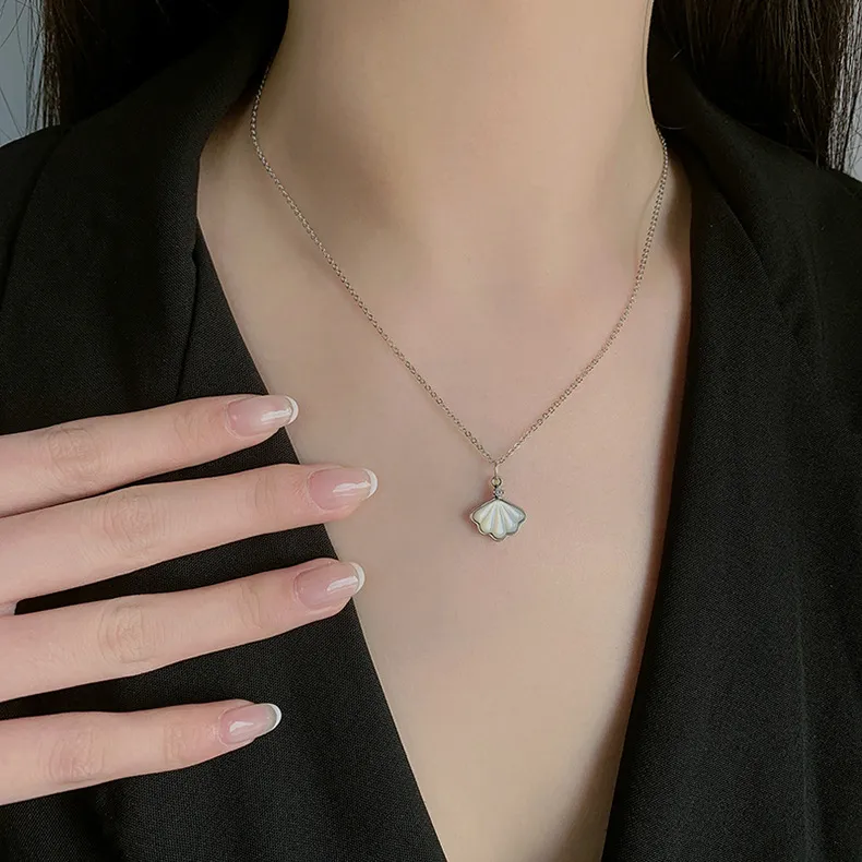 White Shell Zirconia Pendant Necklaces 80200211 - image2