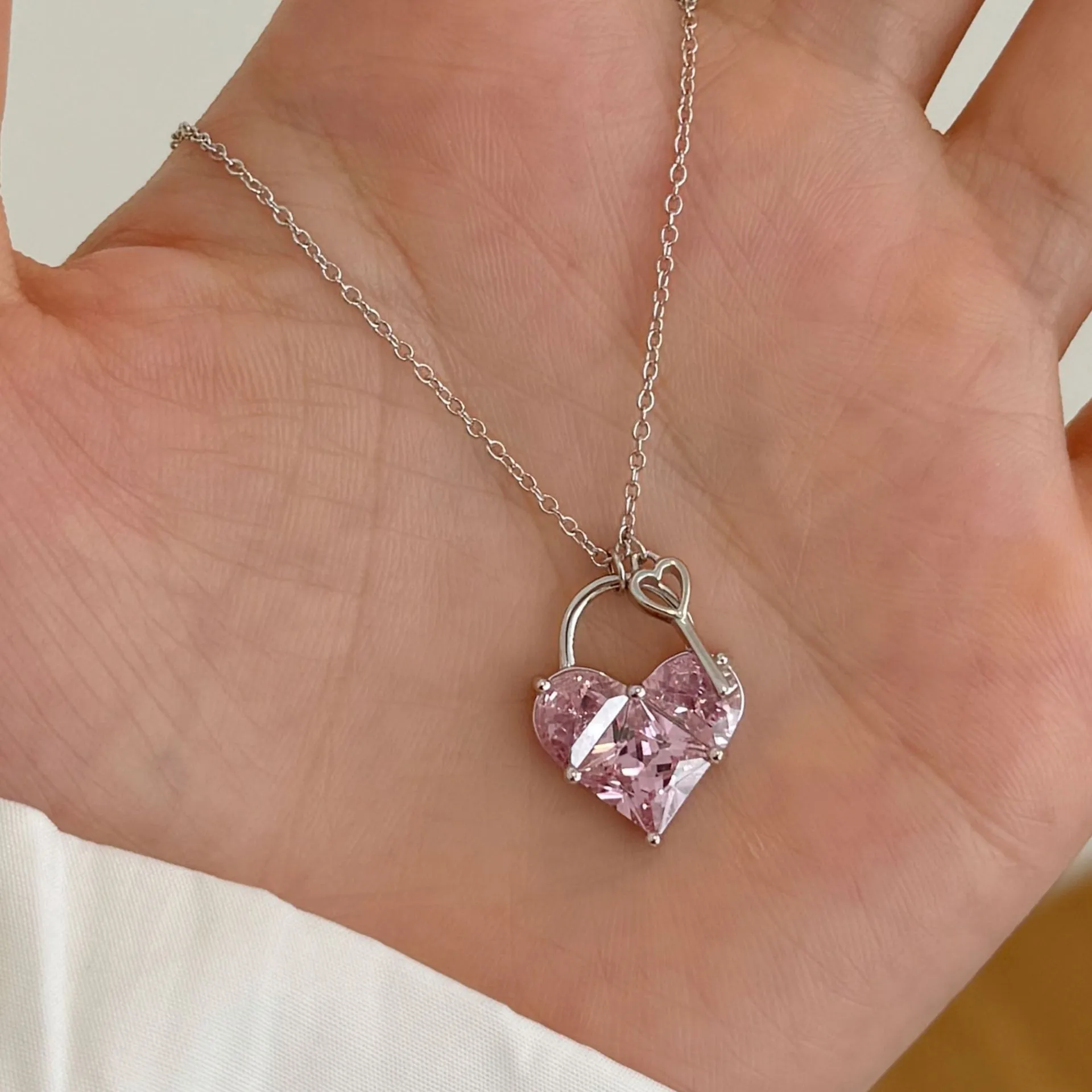 925 Sterling Silver Pink Zirconia Key Heart Necklace 80200228 - image2