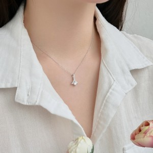 Sparkle Zirconia Fanshaped Pendant Party Necklace 80200297