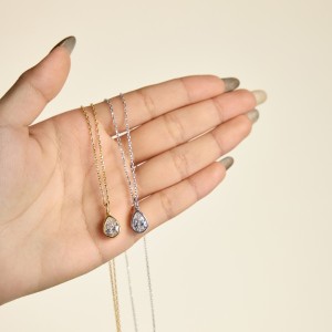 Wholesale 925 Sterling Silver Bezel-Set Pear Pendant Necklace 80200554