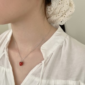 Wholesale 925 Sterling Silver Strawberry Pendant Necklace 80200563