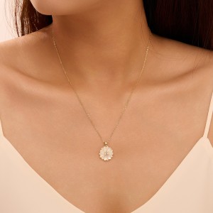 925 Sterling Silver Carved Shell Daisy Necklace 80500006