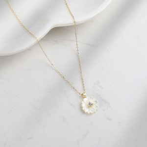 925 Sterling Silver Carved Shell Daisy Necklace 80500006