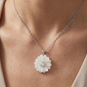 925 Sterling Silver Carved Shell Daisy Necklace 80500006