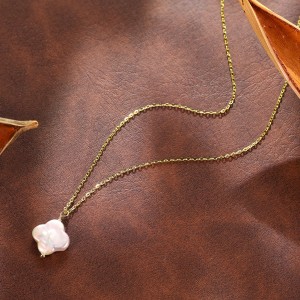 925 Sterling Silver Baroque Pearl Clover Necklace 80500009