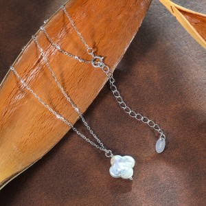 925 Sterling Silver Baroque Pearl Clover Necklace 80500009