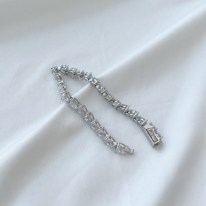 Sparkle Love Heart Zirconia Chain Bracelet 100100101