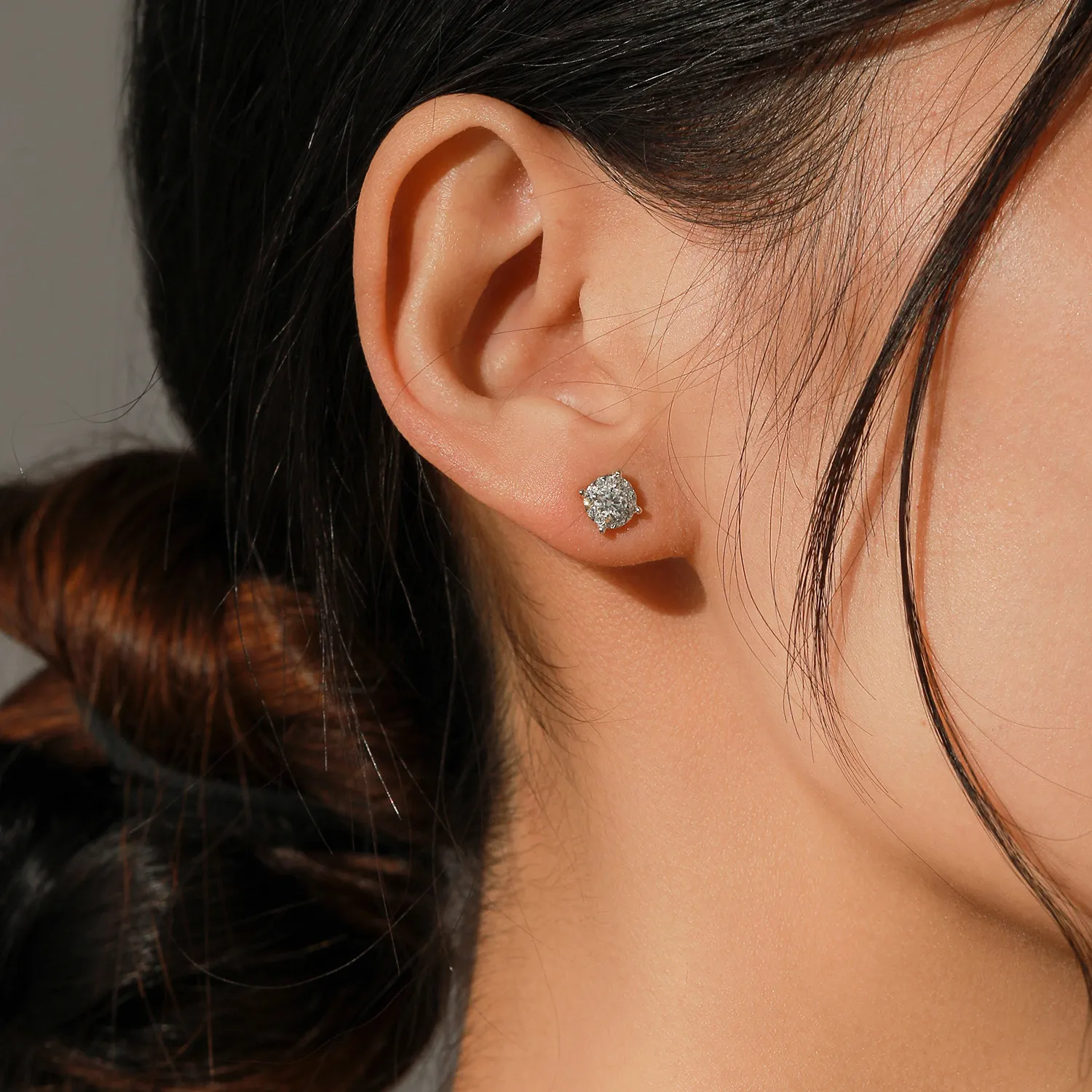 S925 Classical Moissanite Stud Earring 110100028 - image1