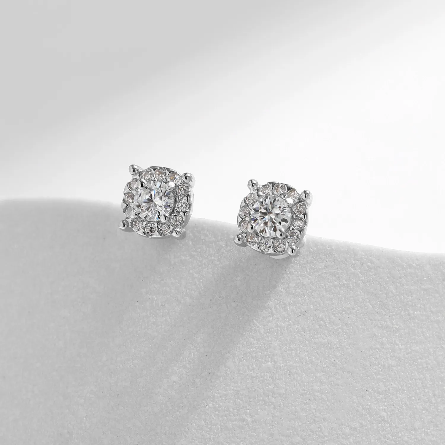 S925 Classical Moissanite Stud Earring 110100028 - image2