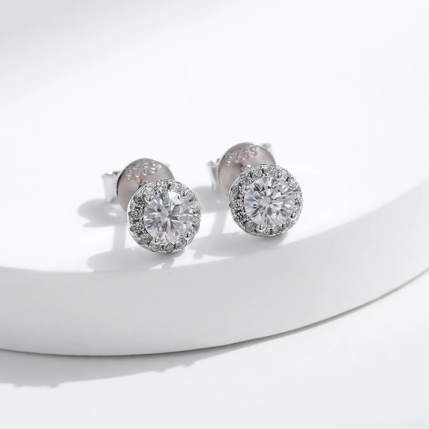 S925 Classical Moissanite Stud Earring 110100032 - image2