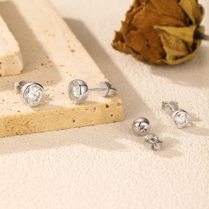 925 Sterling Silver Round Bezel Moissanite Stud Earrings 110100045