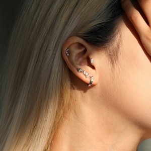 Wholesale 925 Sterling Silver Moissanite Curved Climber Cartilage Stud 110100089 Wholesale 925 Sterling Silver Moissanite Curved Climber Cartilage Stud 110100089