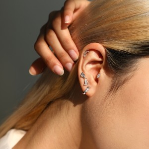 Wholesale 925 Sterling Silver Moissanite Curved Climber Cartilage Stud 110100089 Wholesale 925 Sterling Silver Moissanite Curved Climber Cartilage Stud 110100089