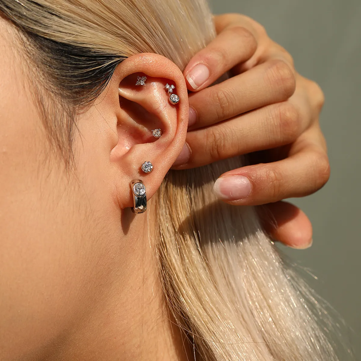 Wholesale 925 Sterling Silver Round Moissanite Cartilage Stud110100090 - image1