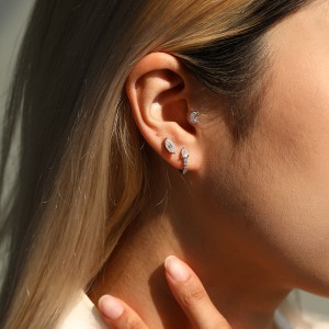 Wholesale 925 Sterling Silver Moissanite Crescent Moon Cartilage Stud 110100091
