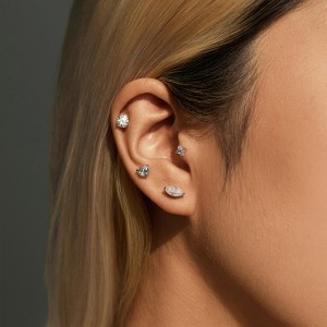Wholesale 925 Sterling Silver Moissanite Four-Leaf Clover Cartilage Stud 110100092