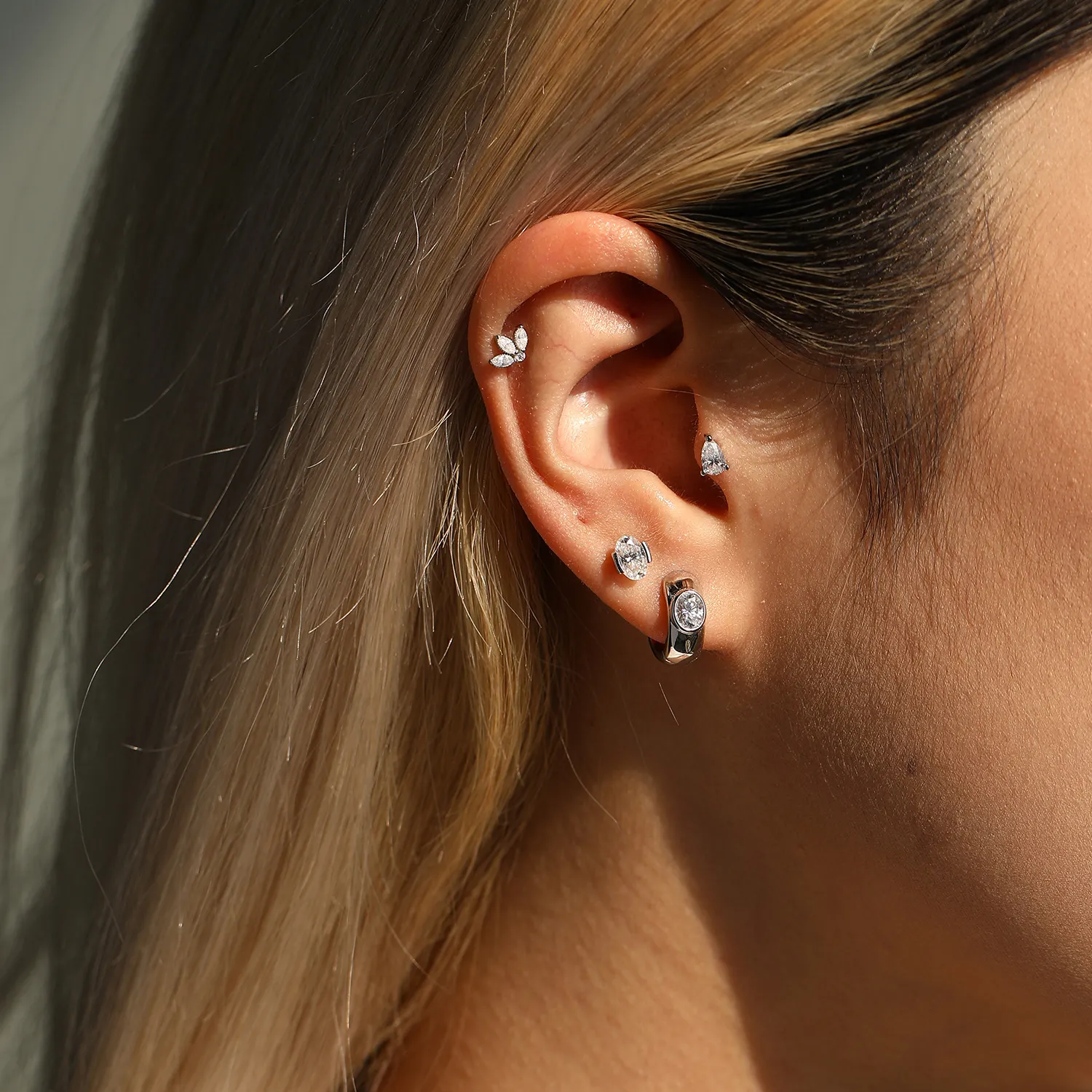 Wholesale 925 Sterling Silver Oval Moissanite Half Bezel Cartilage Stud110100094 - image1