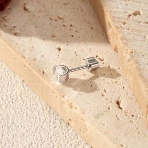 Wholesale 925 Sterling Silver Oval Moissanite Half Bezel Cartilage Stud110100094 Wholesale 925 Sterling Silver Oval Moissanite Half Bezel Cartilage Stud110100094