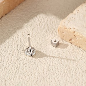 Wholesale 925 Sterling Silver Round Moissanite Cartilage Stud 110100095 Wholesale 925 Sterling Silver Round Moissanite Cartilage Stud 110100095