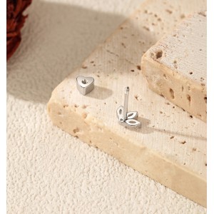 Wholesale 925 Sterling Silver Moissanite Crown Cartilage Stud 110100103