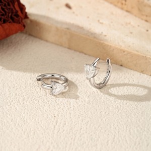 Wholesale 925 Sterling Silver 0.5ct Heart Moissanite Huggie Hoop Earrings 110100117 Wholesale 925 Sterling Silver 0.5ct Heart Moissanite Huggie Hoop Earrings 110100117