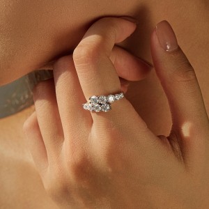 925 Sterling Silver Graduated Moissanite Row Ring 110200050 925 Sterling Silver Graduated Moissanite Row Ring 110200050