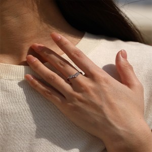 Wholesale 925 Sterling Silver Moissanite V-Shaped Crown Ring 110200093