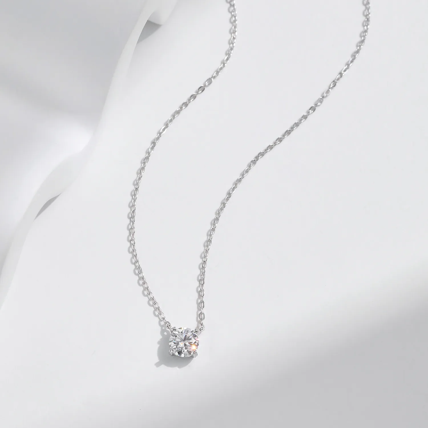S925 Classical Round Moissanite Necklace 110300009 - image2