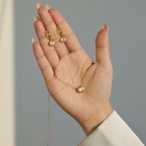 925 Sterling Silver Classic 8-Prong Oval Zirconia Moissanite Necklace 110300041