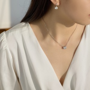 925 Sterling Silver Classic 8-Prong Oval Zirconia Moissanite Necklace 110300041