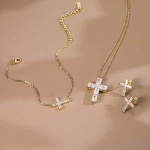 925 Sterling Silver Emerald Cut Moissanite Cross Bracelet 110400020